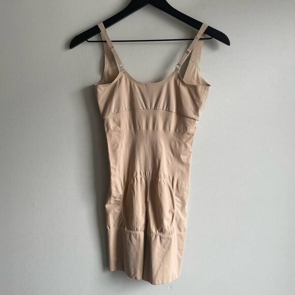 Spanx Spanx Open-Bust Mid-Thigh Bodysuit - Picture 8 of 8